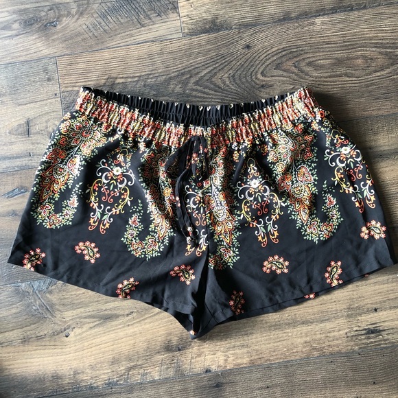 Bohemian print shorts with expandable waist - Picture 1 of 3